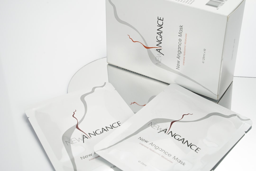 Under-eye collagen mask treatment for fine lines and dark circles